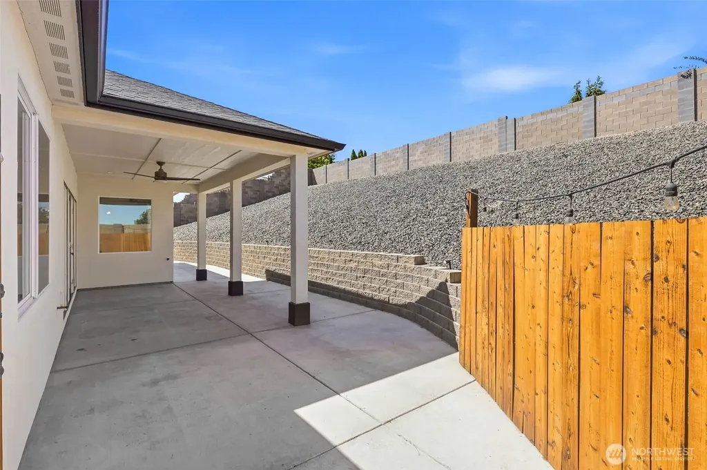 5013 Meadow View Drive Pasco WA 99301