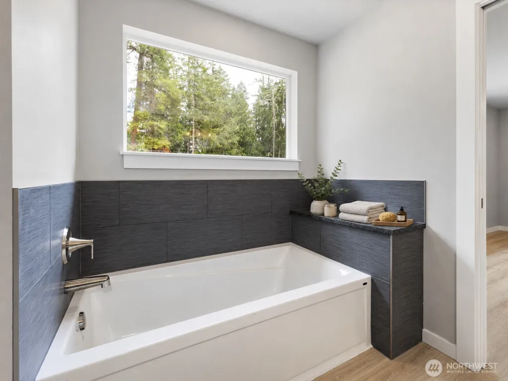 4132 Lakeview Avenue NW Bremerton WA 98312