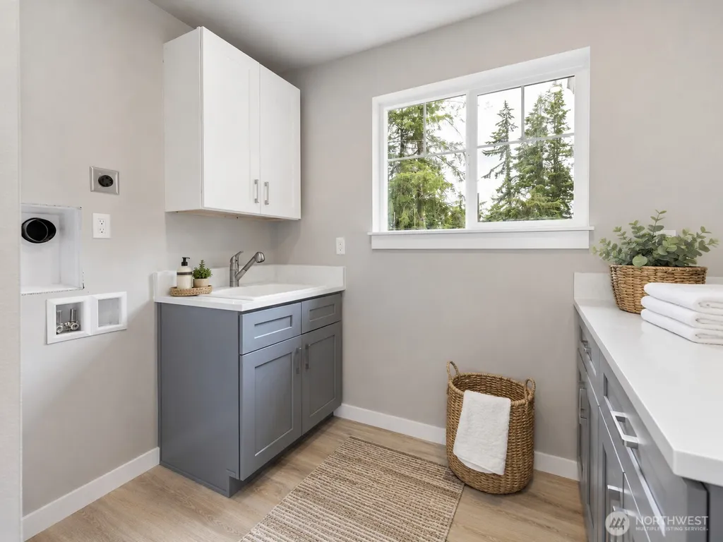 4132 Lakeview Avenue NW Bremerton WA 98312