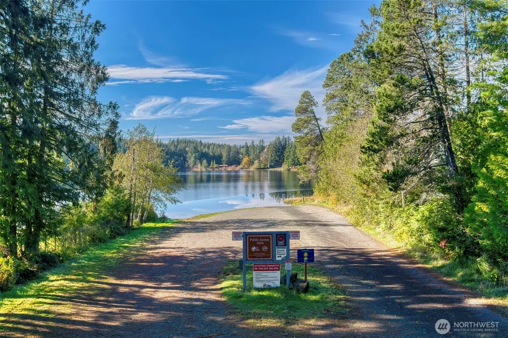 4132 Lakeview Avenue NW Bremerton WA 98312