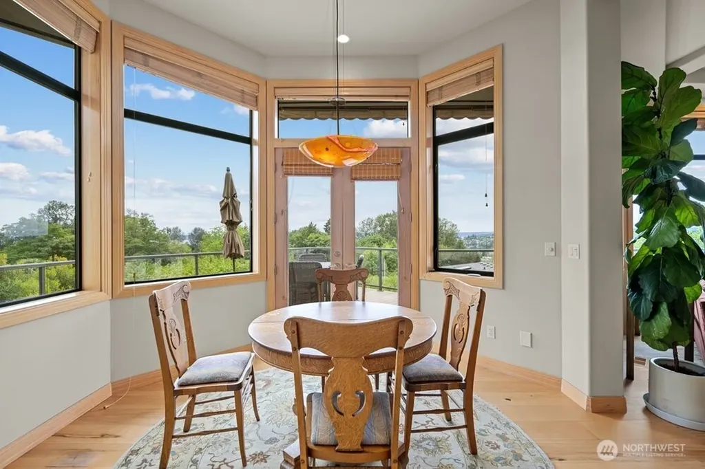 7619 115th Place NE Kirkland WA 98033