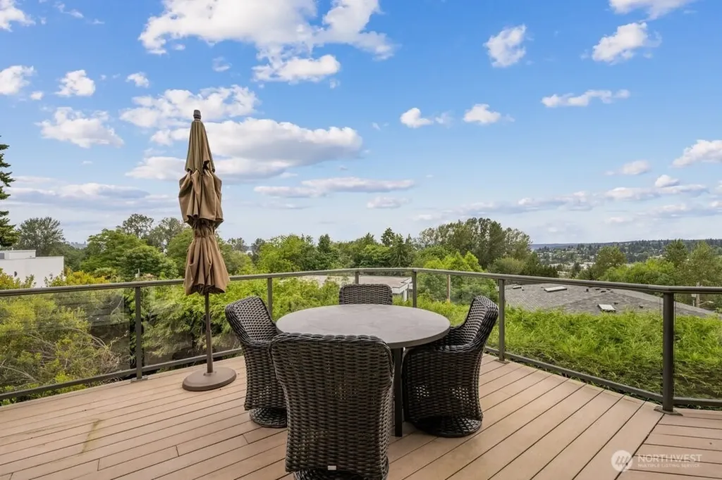 7619 115th Place NE Kirkland WA 98033