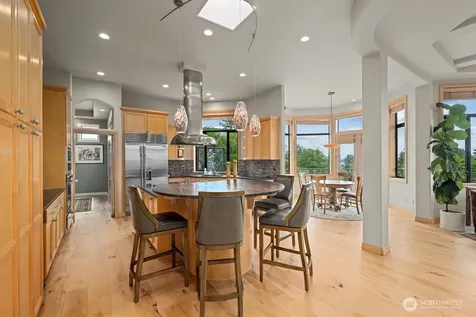 7619 115th Place NE Kirkland WA 98033