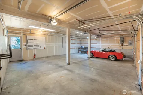 18109 236th Avenue NE Woodinville WA 98077