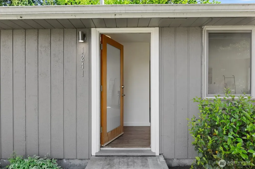 1241 N 172nd Street Shoreline WA 98133
