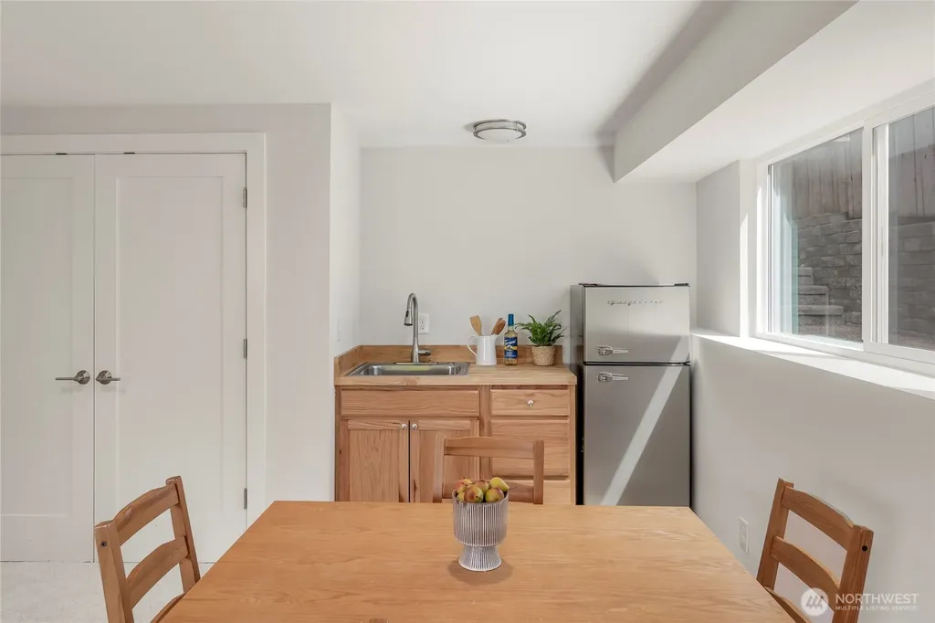 9226 25th Avenue NW Seattle WA 98117