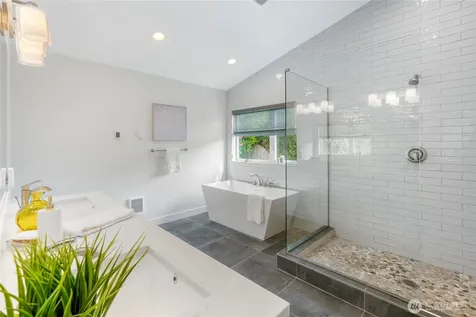 9226 25th Avenue NW Seattle WA 98117