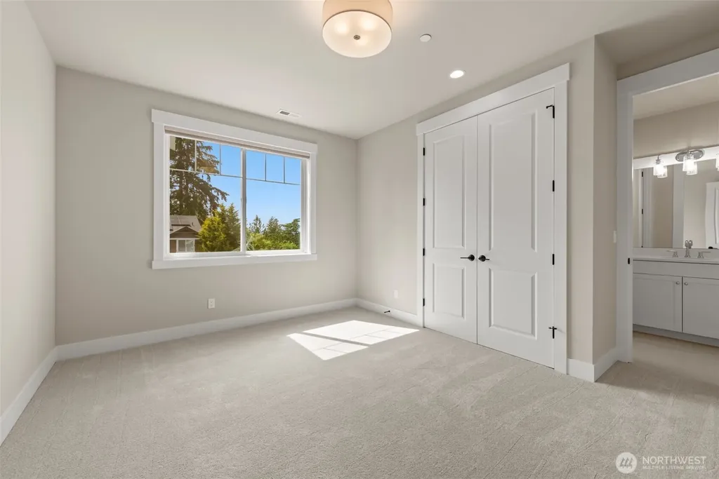 222 106th Avenue SE Bellevue WA 98004