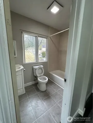 10033 Des Moines Memorial Drive S Seattle WA 98168