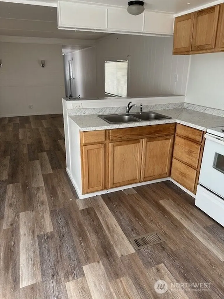 3164 NE Valley Road Moses Lake WA 98837