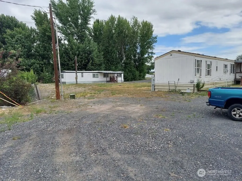 3164 NE Valley Road Moses Lake WA 98837