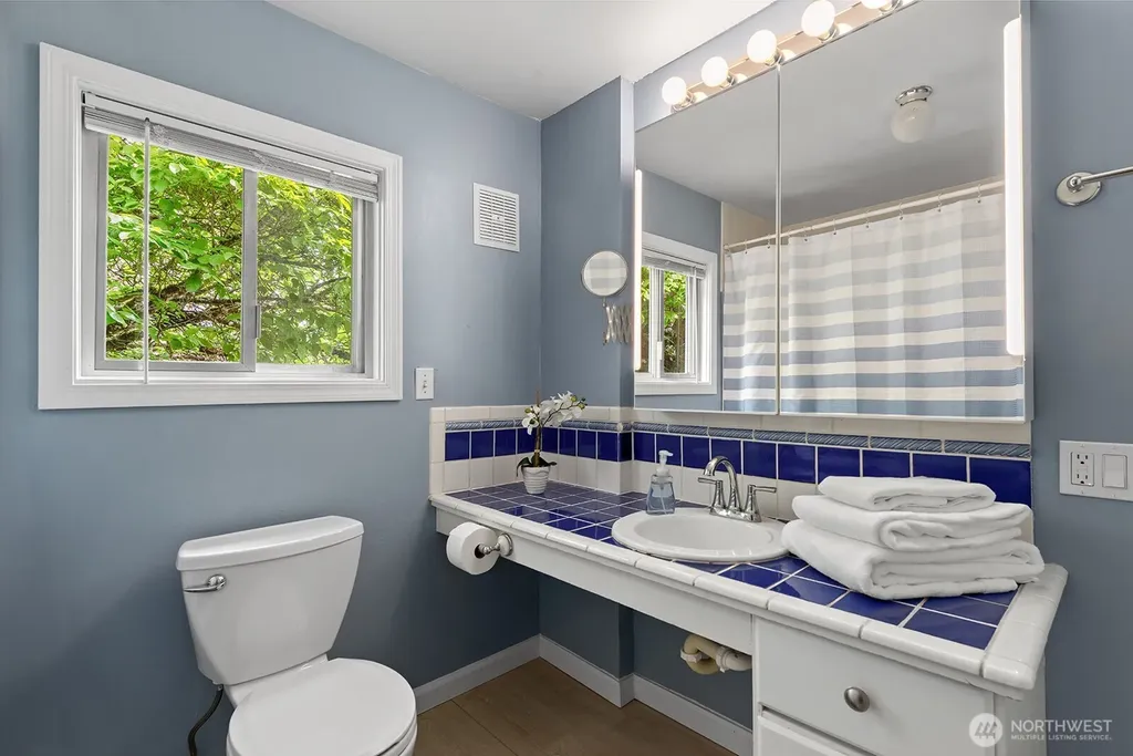 8844 18th Avenue SW Seattle WA 98106