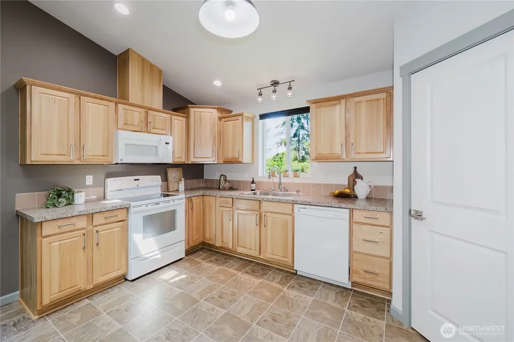 253 E Mountain View Drive Allyn WA 98524