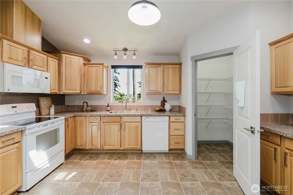 253 E Mountain View Drive Allyn WA 98524