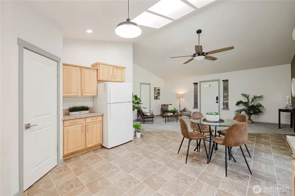 253 E Mountain View Drive Allyn WA 98524