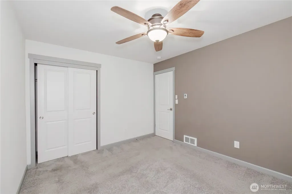 253 E Mountain View Drive Allyn WA 98524