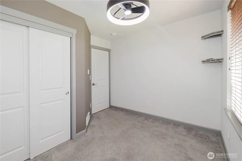 253 E Mountain View Drive Allyn WA 98524