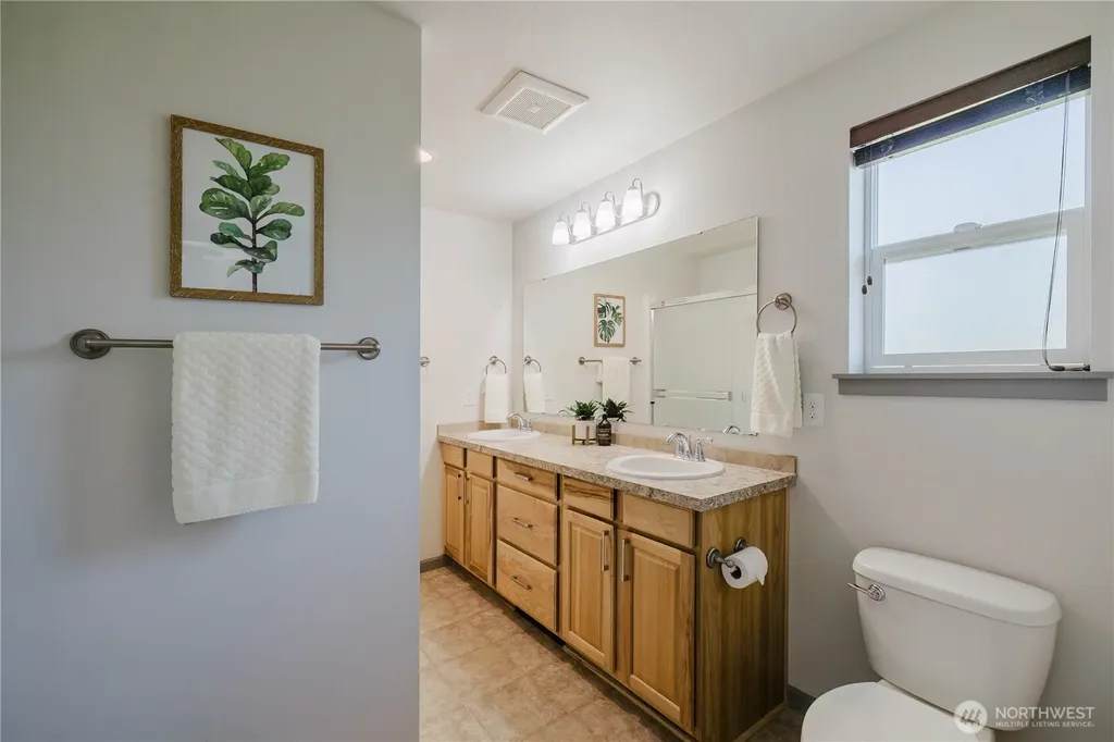 253 E Mountain View Drive Allyn WA 98524