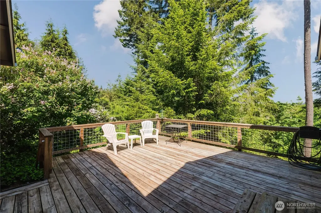 253 E Mountain View Drive Allyn WA 98524
