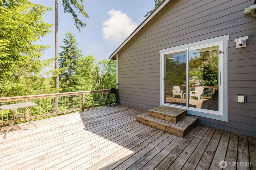 253 E Mountain View Drive Allyn WA 98524