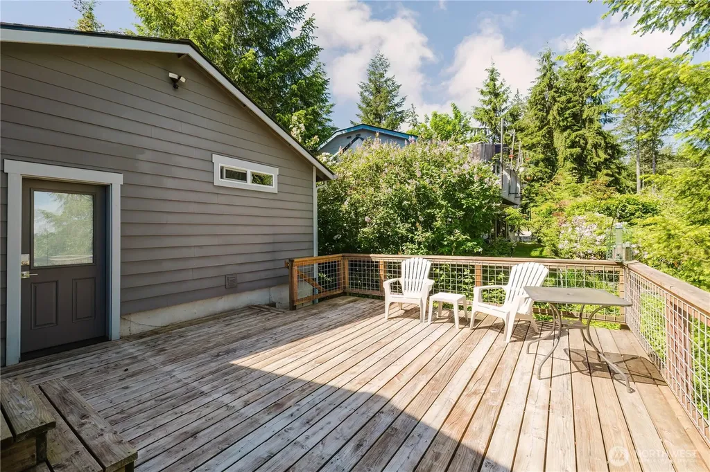 253 E Mountain View Drive Allyn WA 98524