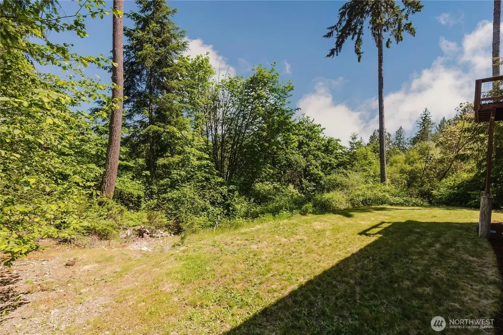 253 E Mountain View Drive Allyn WA 98524