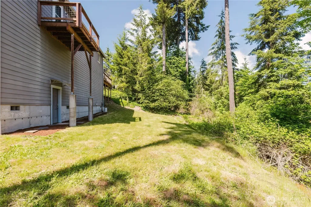 253 E Mountain View Drive Allyn WA 98524