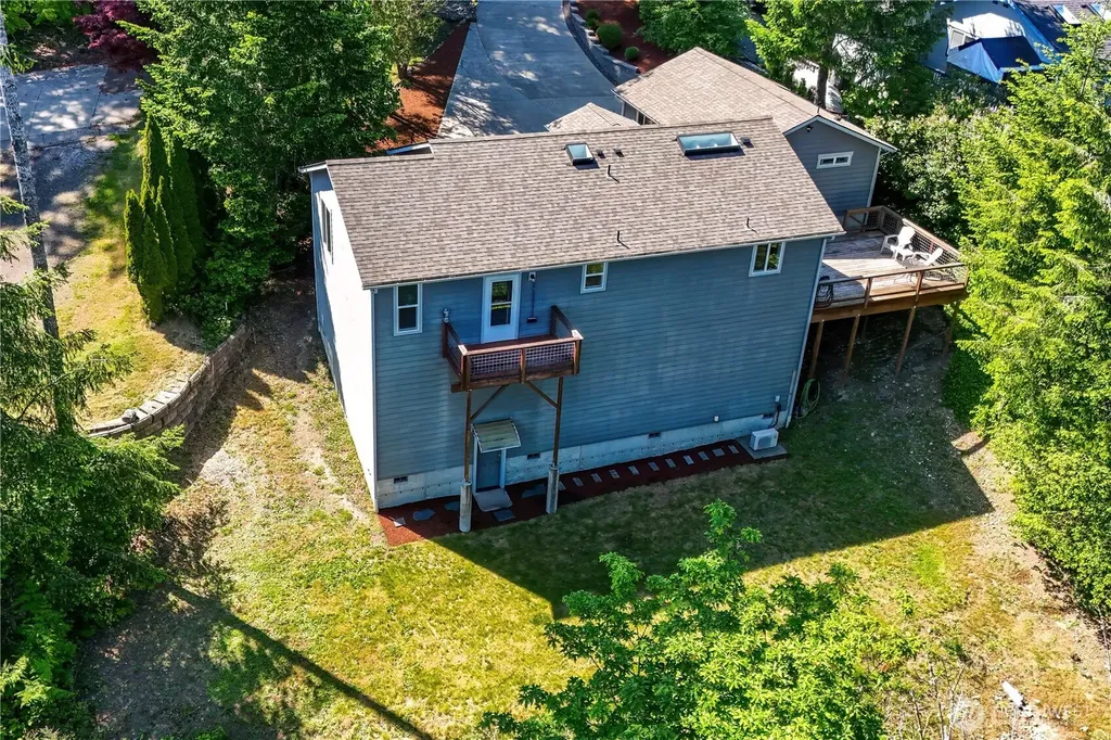 253 E Mountain View Drive Allyn WA 98524