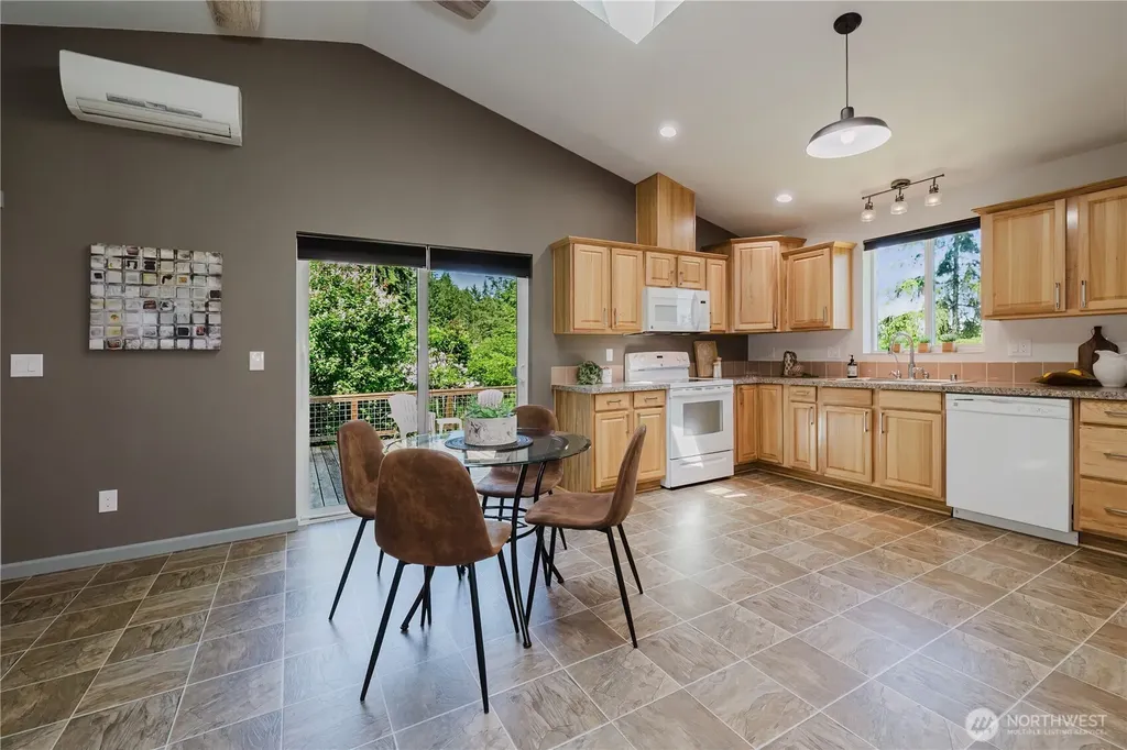 253 E Mountain View Drive Allyn WA 98524