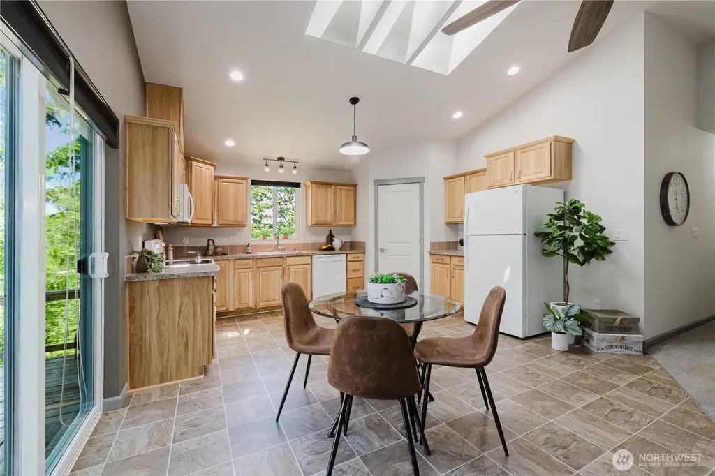 253 E Mountain View Drive Allyn WA 98524