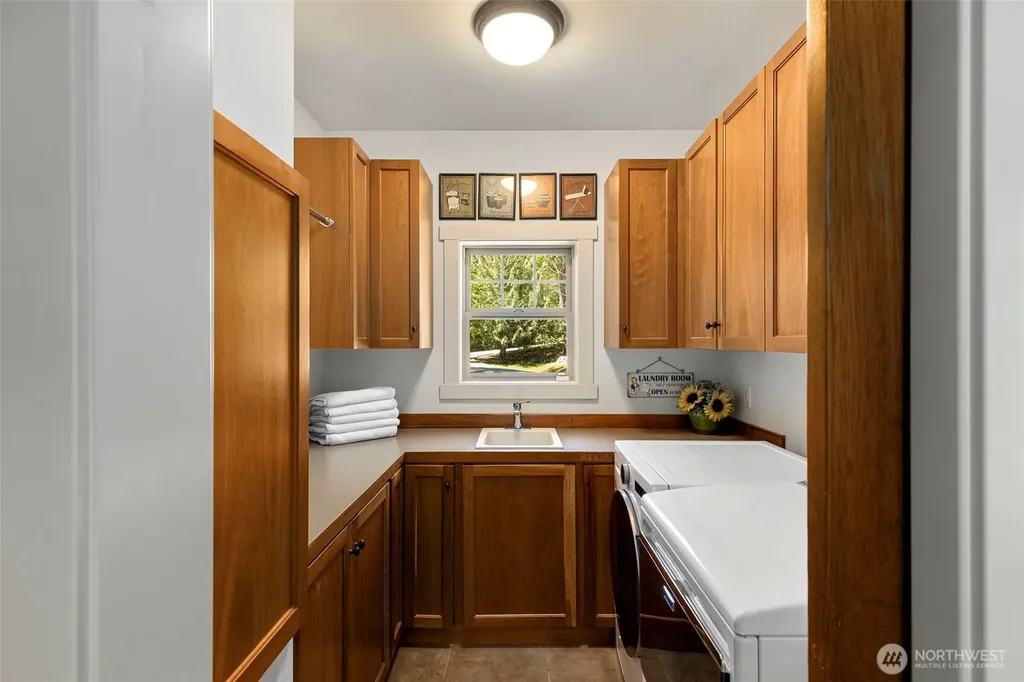 4810 Rose Avenue NE Bainbridge Island WA 98110