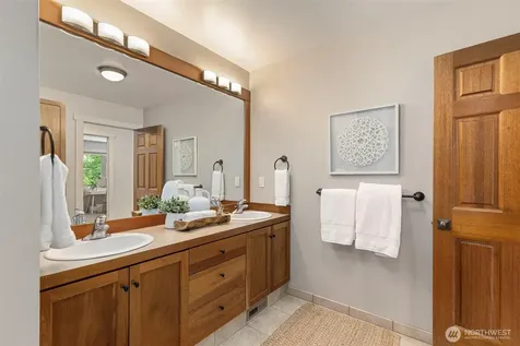4810 Rose Avenue NE Bainbridge Island WA 98110