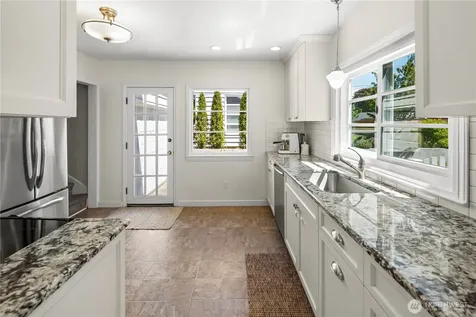 3806 W Bertona Street Seattle WA 98199
