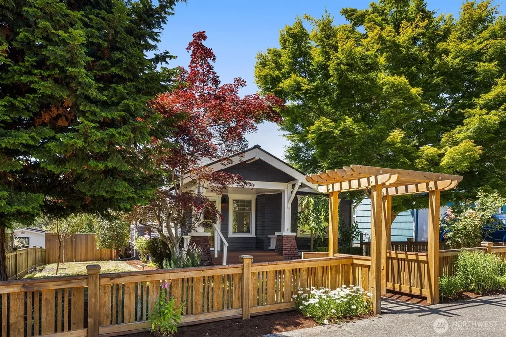 4117 45th Avenue SW Seattle WA 98116
