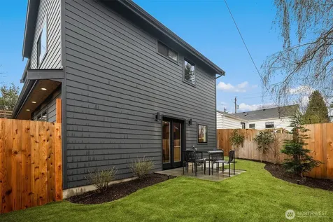 4009 33rd Avenue W Seattle WA 98199