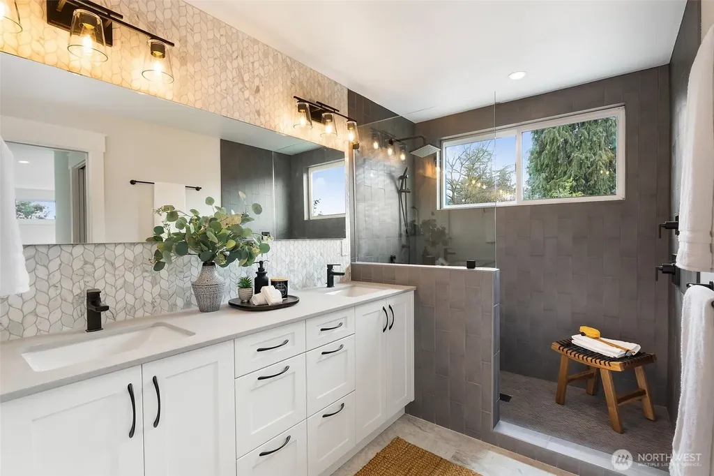 2511 2nd Avenue W Seattle WA 98119