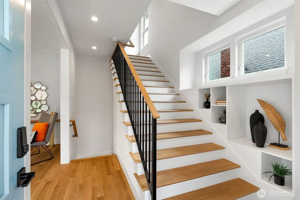 2511 2nd Avenue W Seattle WA 98119