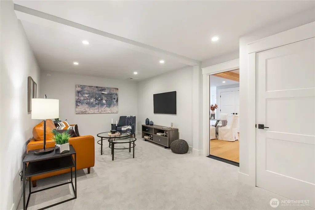 2511 2nd Avenue W Seattle WA 98119