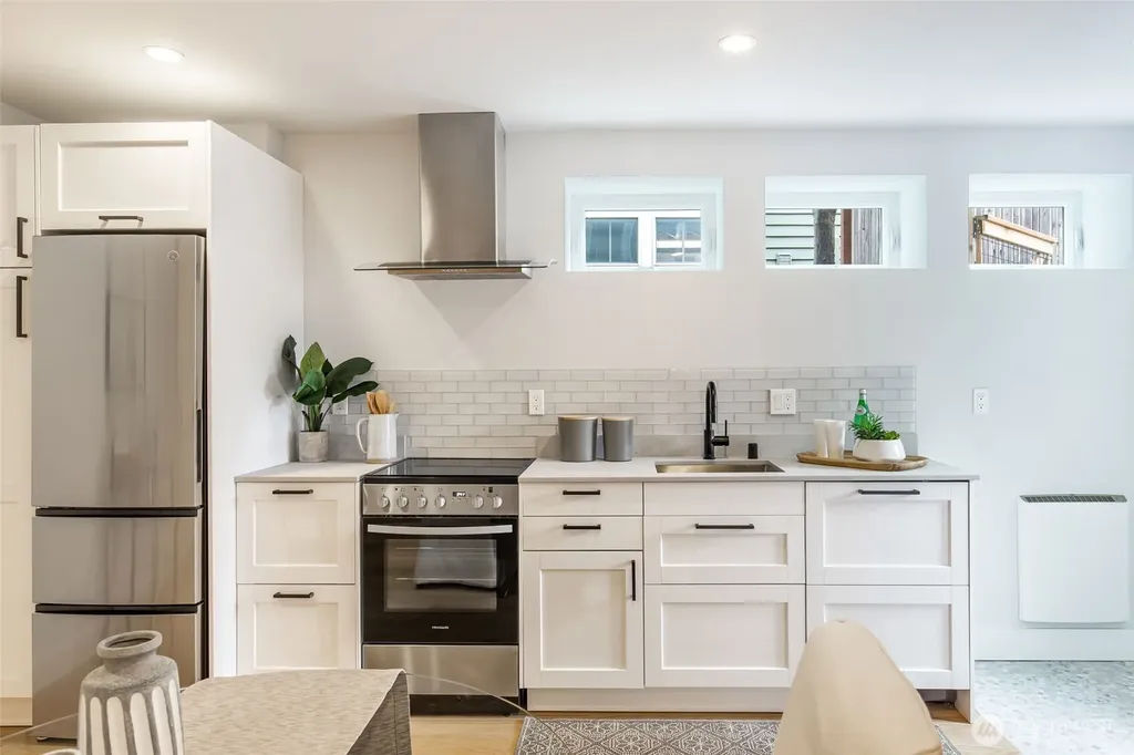 2511 2nd Avenue W Seattle WA 98119