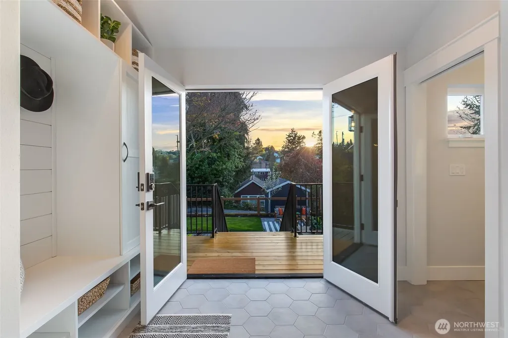 2511 2nd Avenue W Seattle WA 98119