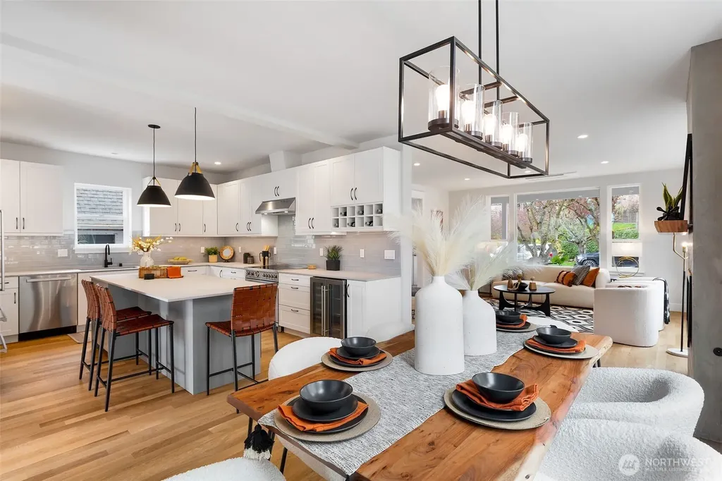 2511 2nd Avenue W Seattle WA 98119