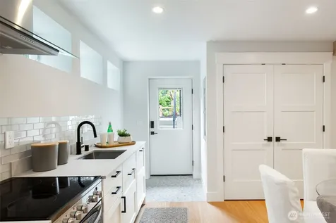 2511 2nd Avenue W Seattle WA 98119