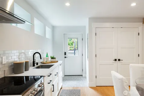 2511 2nd Avenue W Seattle WA 98119