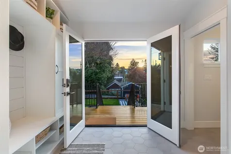 2511 2nd Avenue W Seattle WA 98119