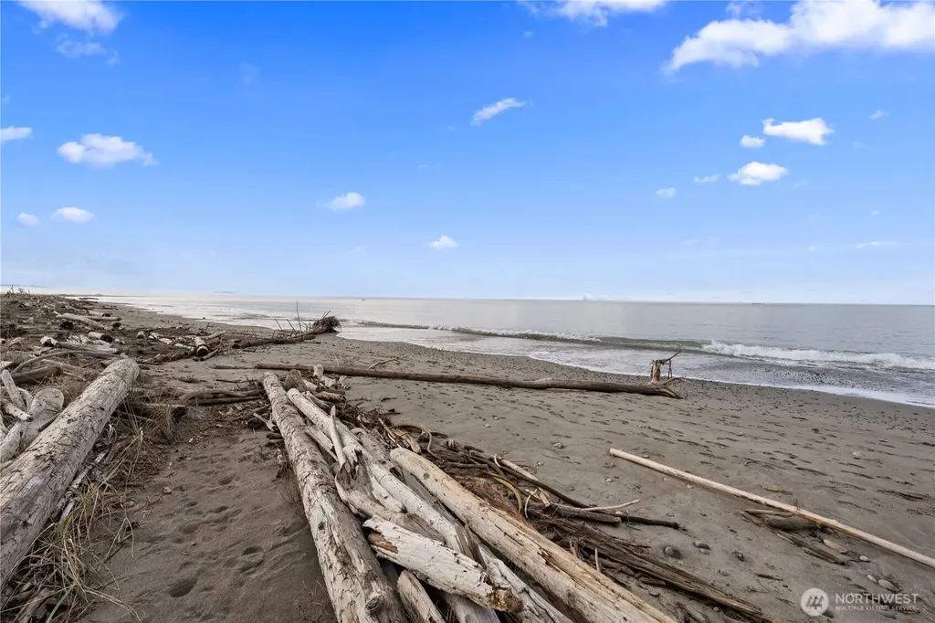4689 Surfcrest Drive Oak Harbor WA 98277