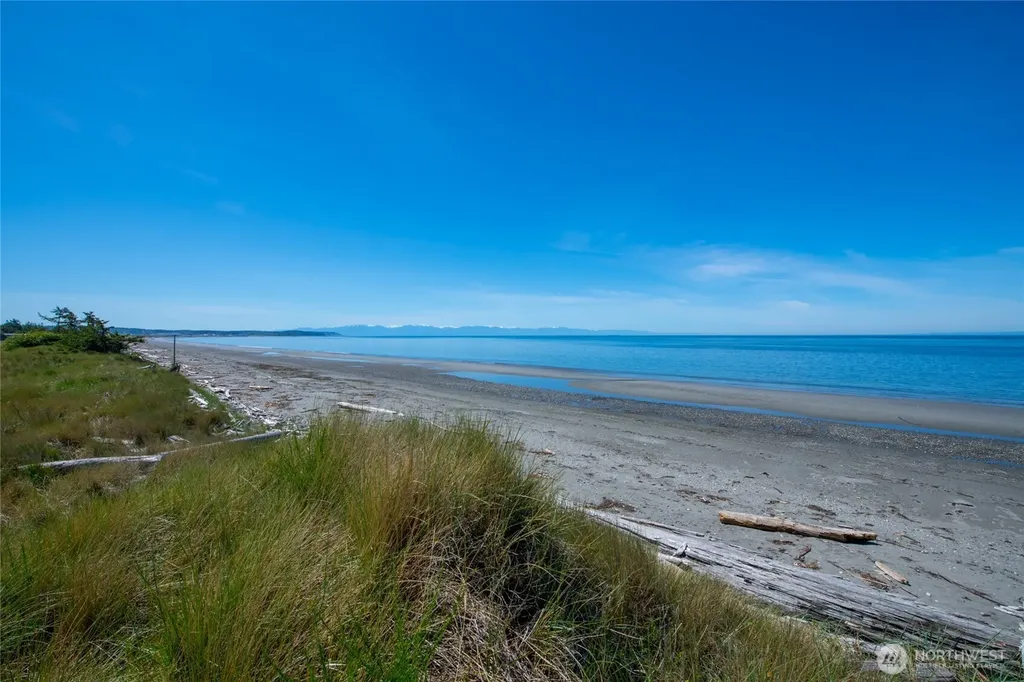 4689 Surfcrest Drive Oak Harbor WA 98277