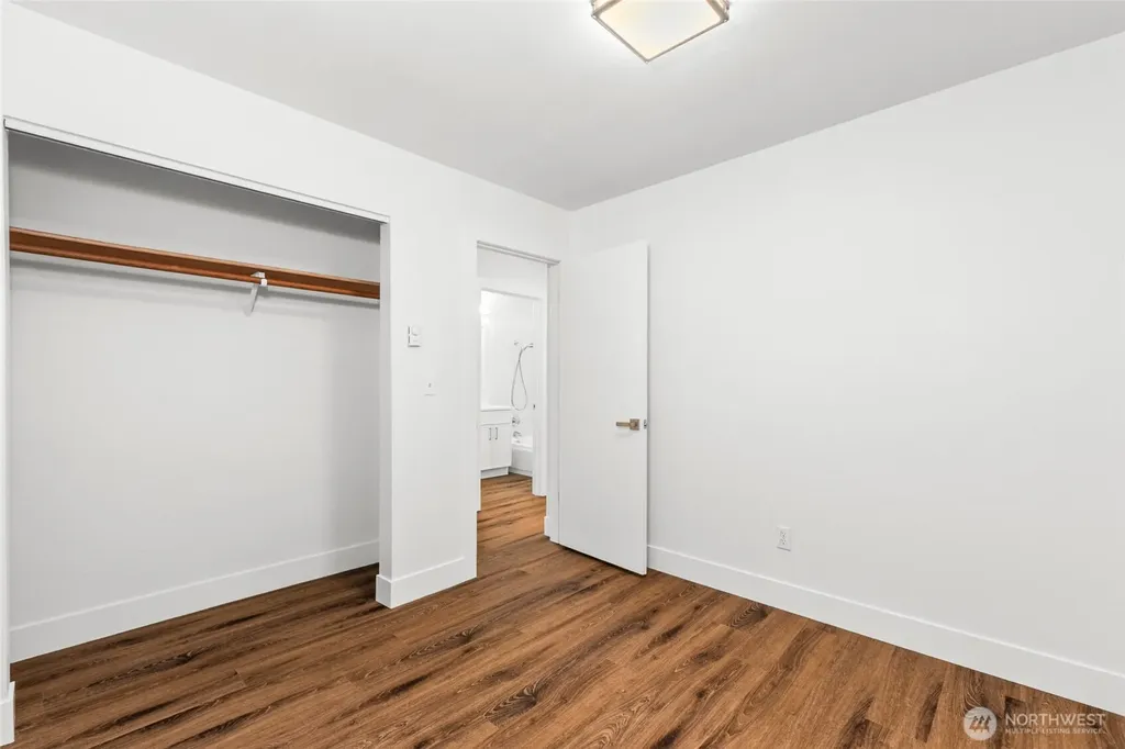 3423 W Government Way Seattle WA 98199