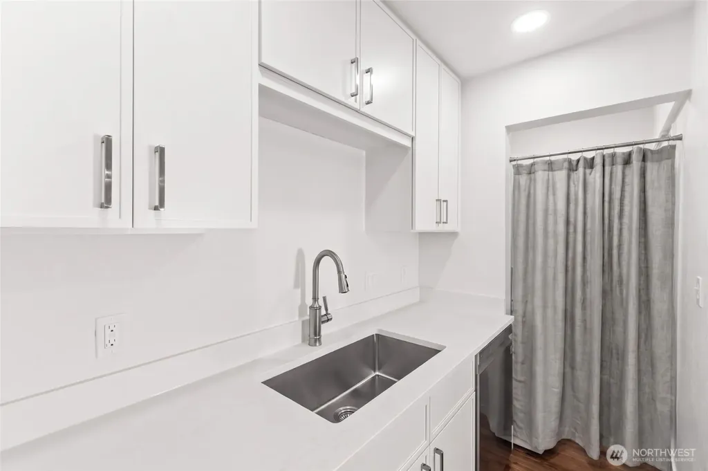 3423 W Government Way Seattle WA 98199