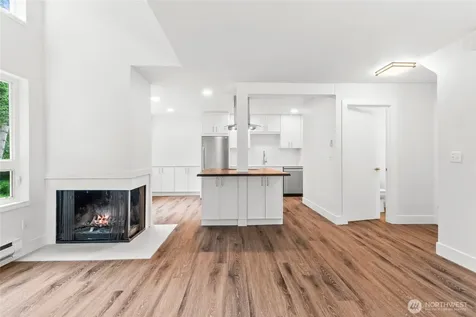 3423 W Government Way Seattle WA 98199