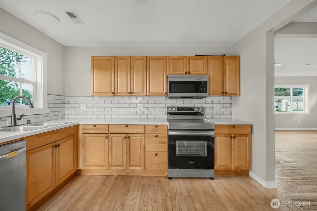 1001 S 6th Avenue Kelso WA 98626